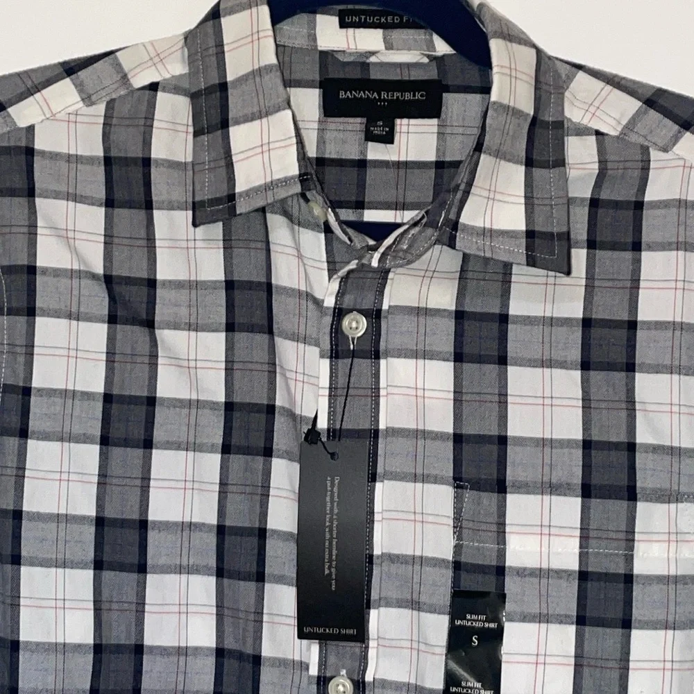Banana Republic Black and White Casual Button Down Shirt - Picture 2 of 4